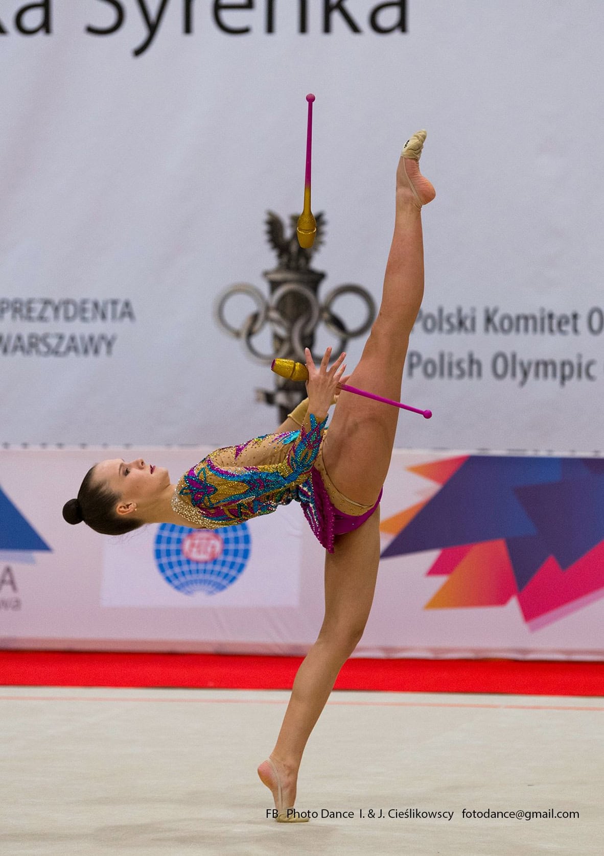 Zuzanna Wojewoda na zawodach gimnastycznych
